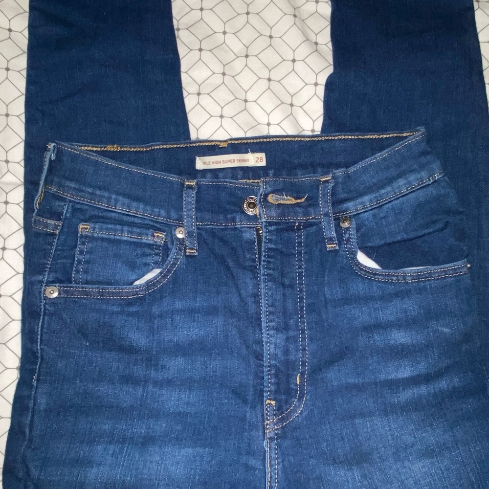 Size 28 Levi’s Mile High regular length denim.. 29 inch length - Picture 8 of 9